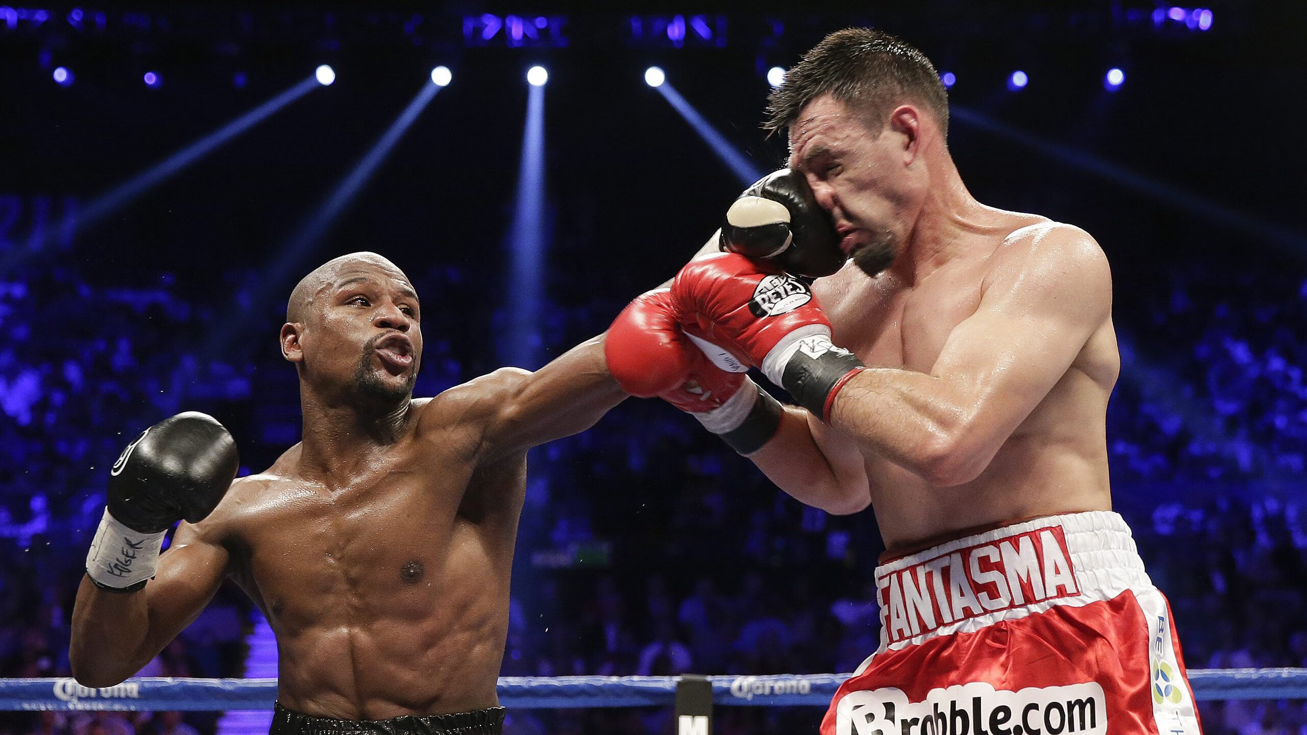 季后赛中的“奇迹逆转”：库里在第四节投中六个三分逆袭成功！